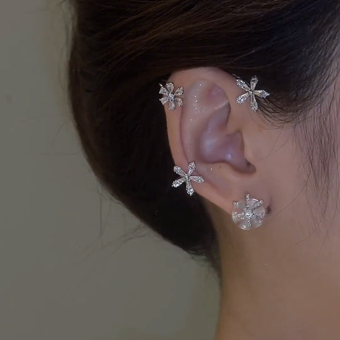 2Pcs Rotatable Snowflake Ear Cuffs Wrap Earrings for Women, Non-Pierced Earrings Jewelry